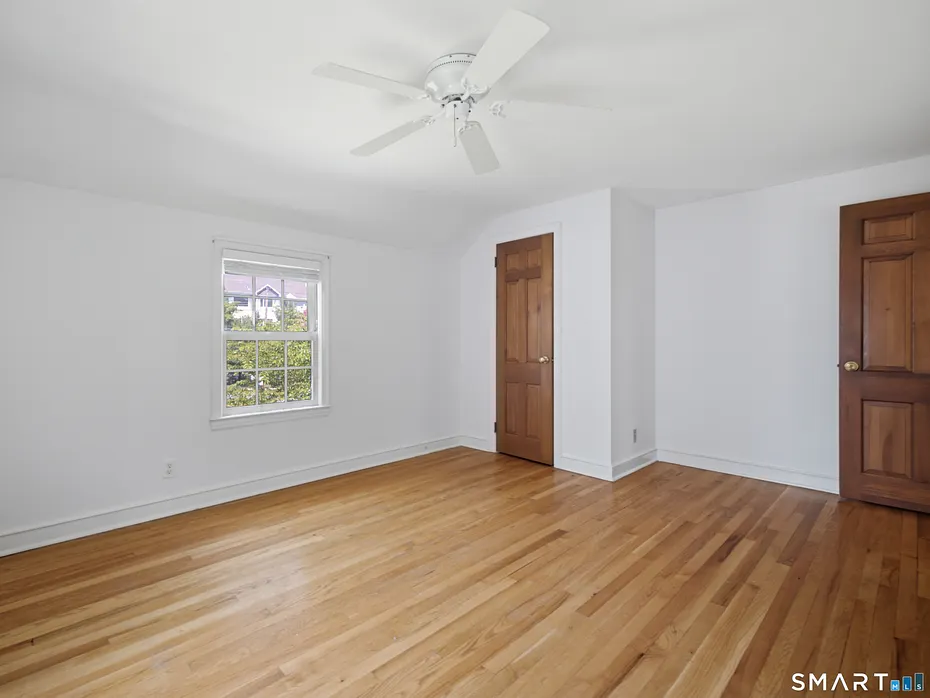 2409 Albany Avenue Photo 22