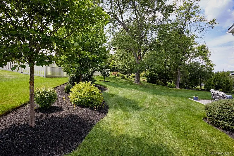 8 Carroll Drive Photo 11
