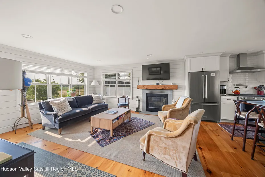 476 South Road Photo 5