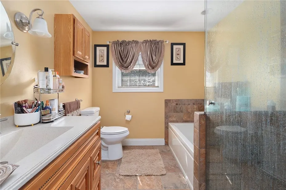 90 Rowley Street Photo 14