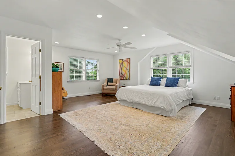 2 Evergreen Avenue Photo 12