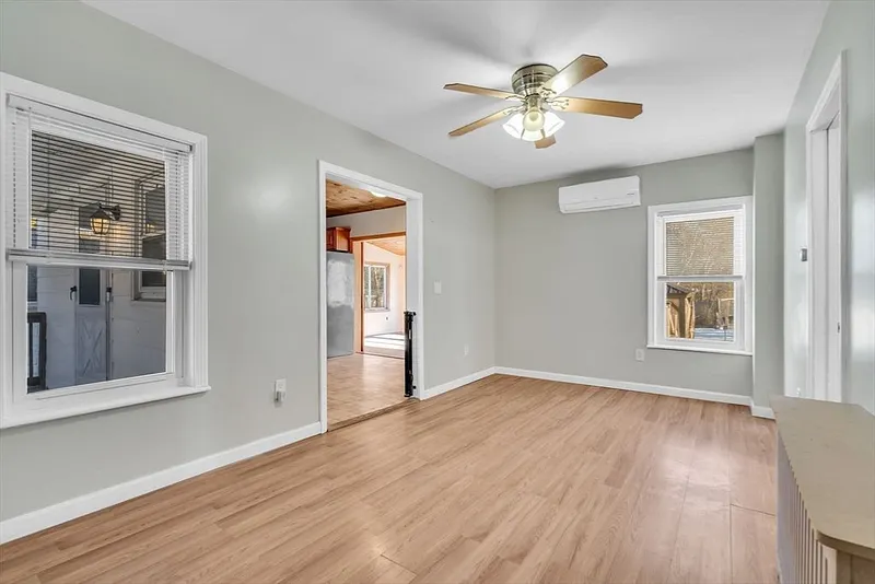 34 Pleasant St Photo 13
