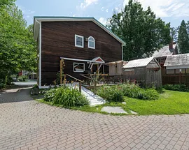 14 Main St