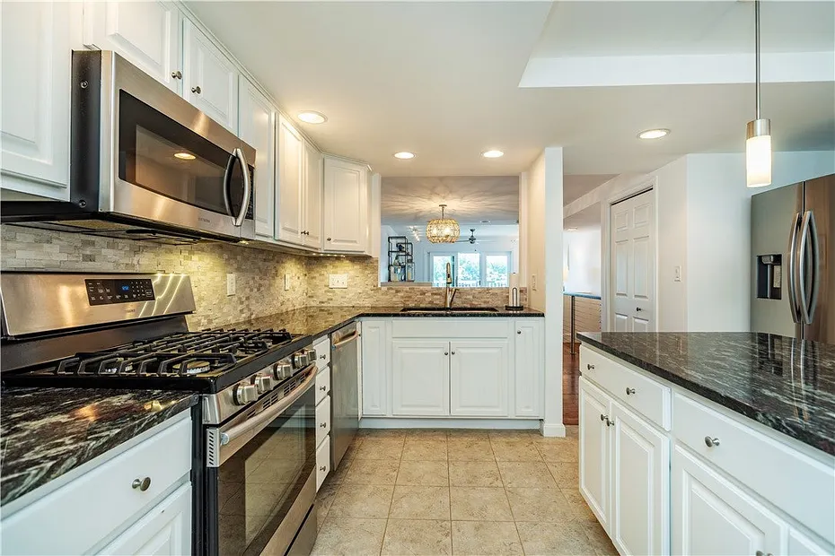 152 Crompton Avenue  #18 Photo 11