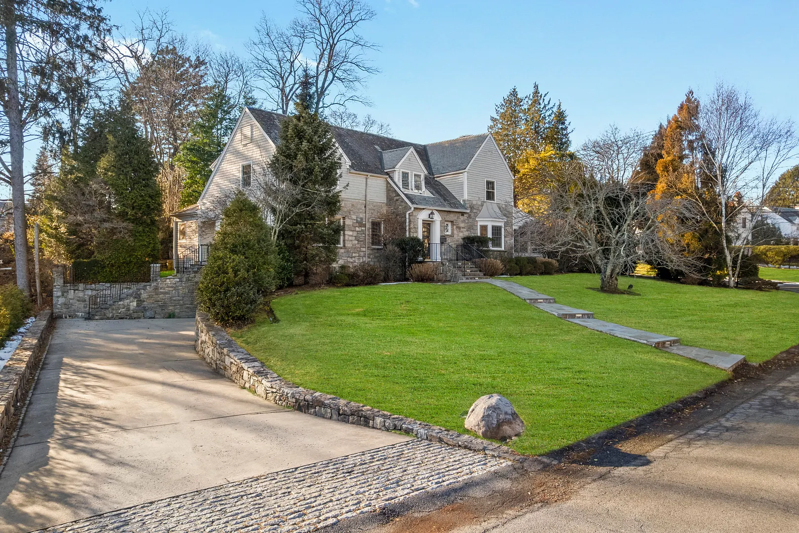 92 Verdun Avenue Photo 1