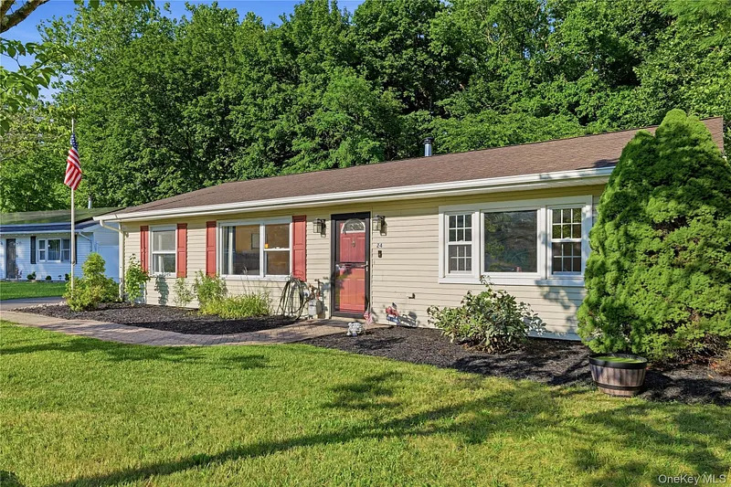 24 Lafayette Road Photo 2