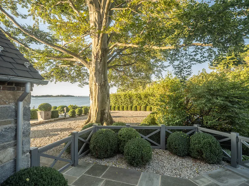 16 Nathan Hale Drive Photo 12