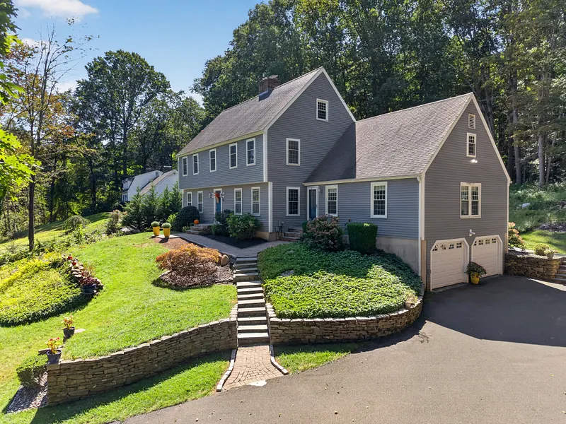 42 Concord Drive Photo 2