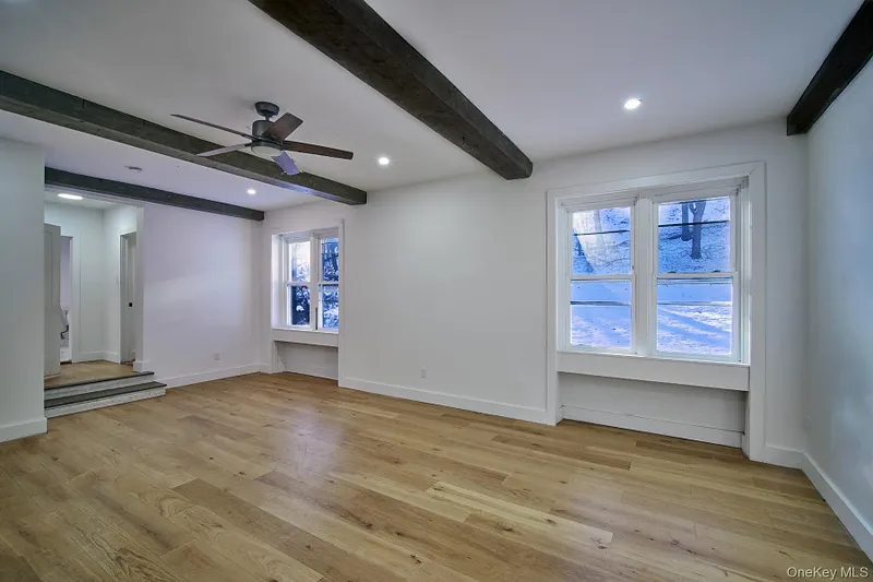 189 Mcnamara Road Photo 4