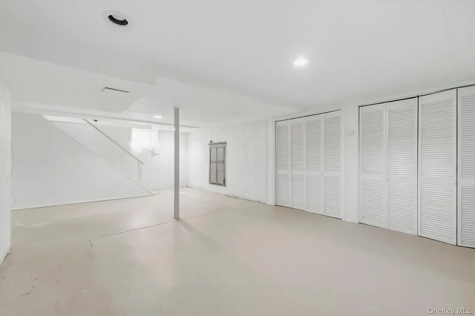 1069 Wolcott Avenue Photo 30