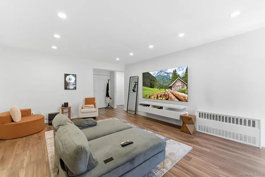 250 N Broadway  #5B Photo 6