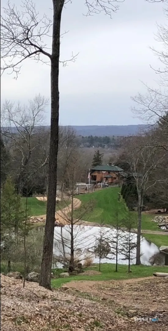 2 Quarry Road Photo 36