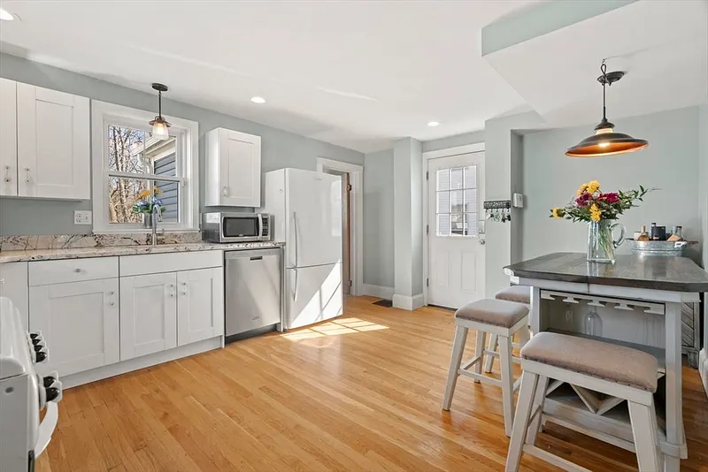 30 Rockland St Photo 1