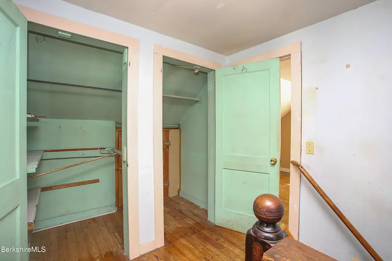 421 Elm St Photo 19