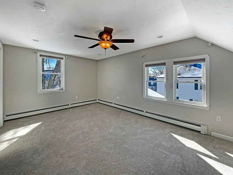 44 2nd St Photo 16