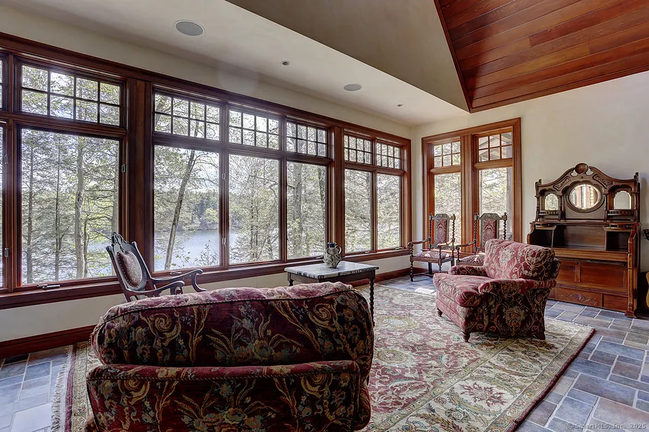 152 Tower Hill Road Photo 9