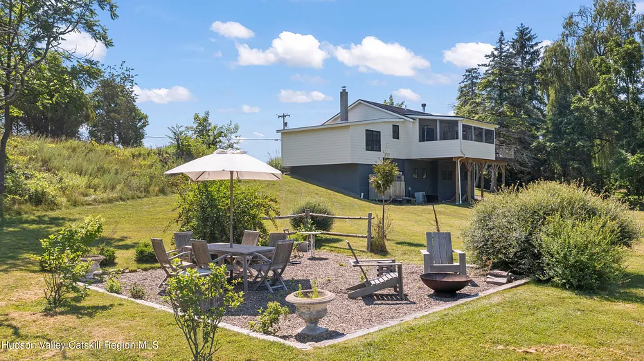 476 South Road Photo 2