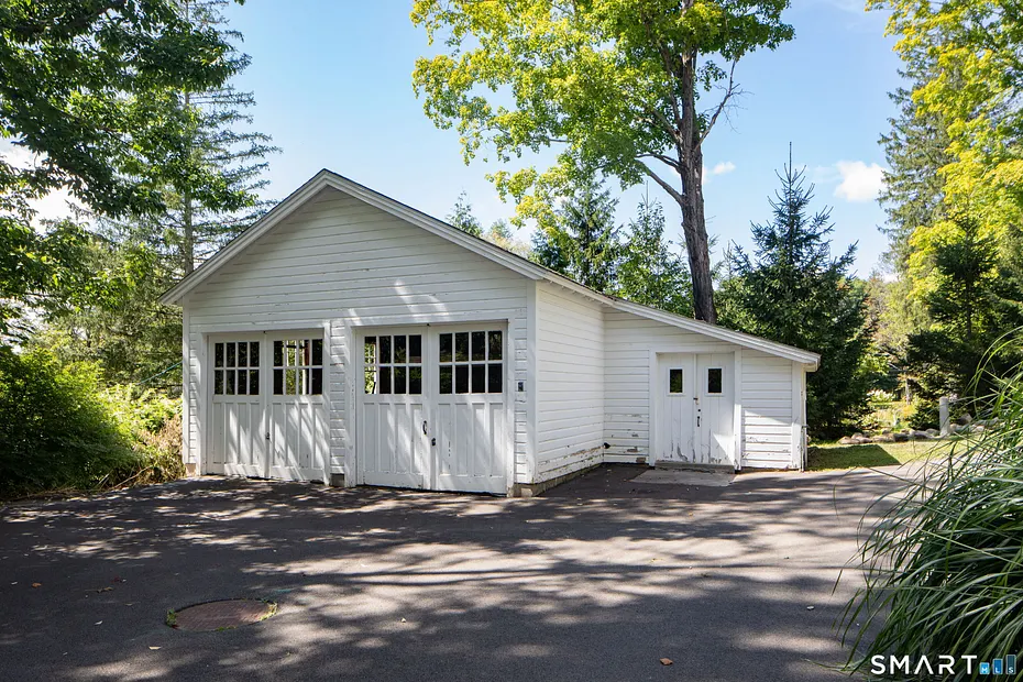 16-18 Laurel Way Photo 39
