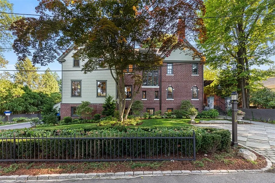 79 Clarendon Avenue Photo 1