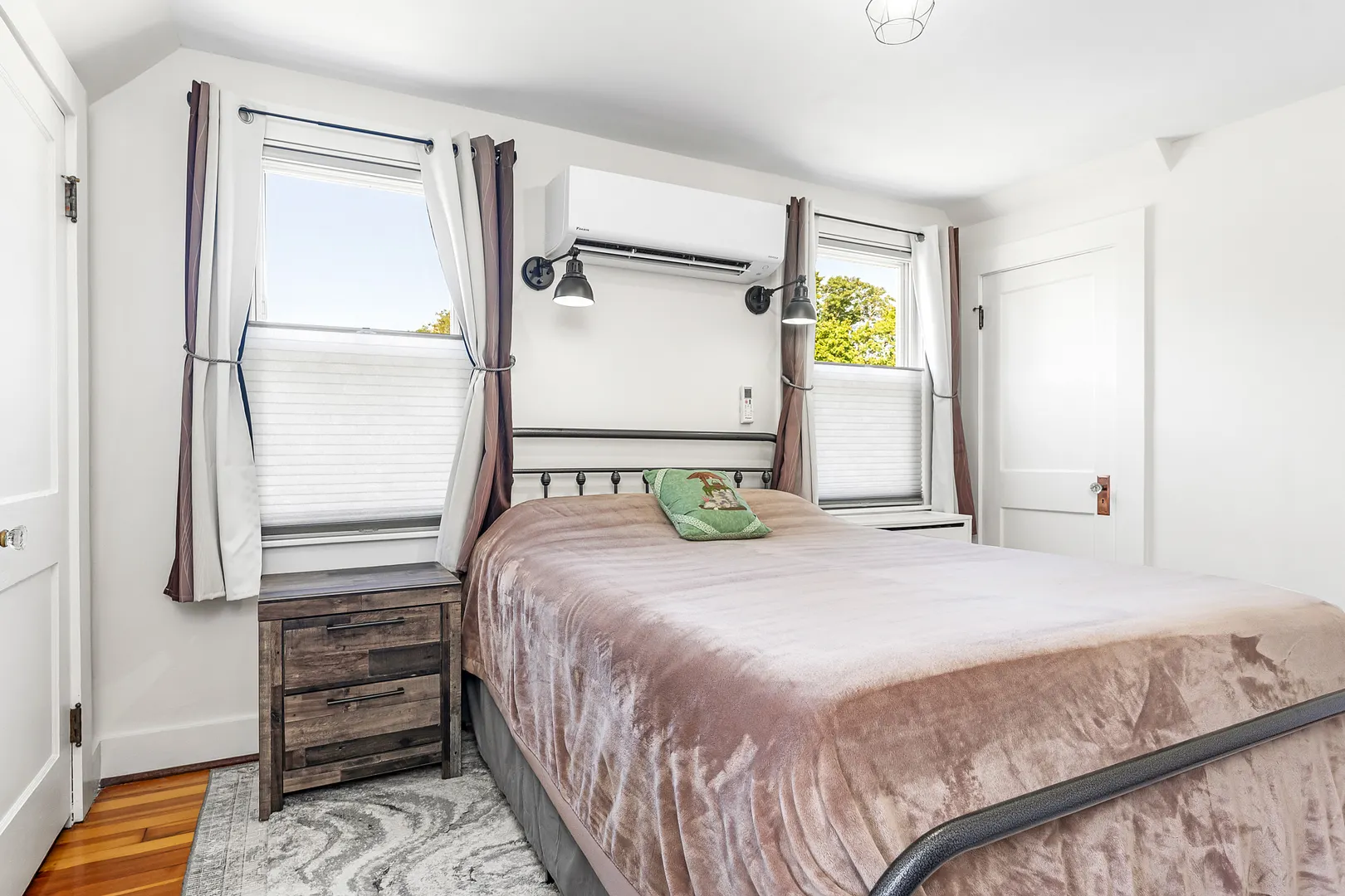 124 Beach Street Photo 29
