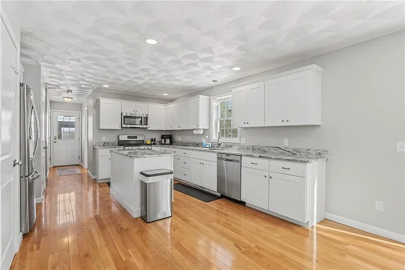100 Franklin Road Photo 23