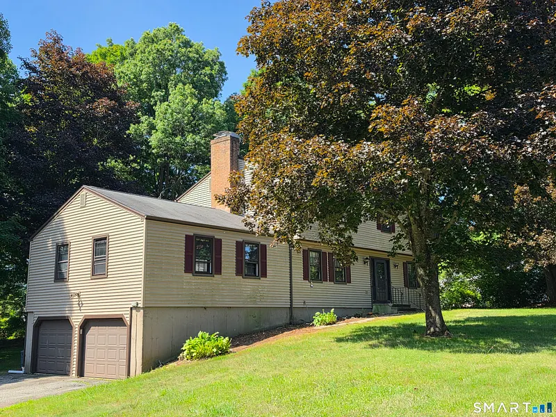 8 Squire Lane Photo 33