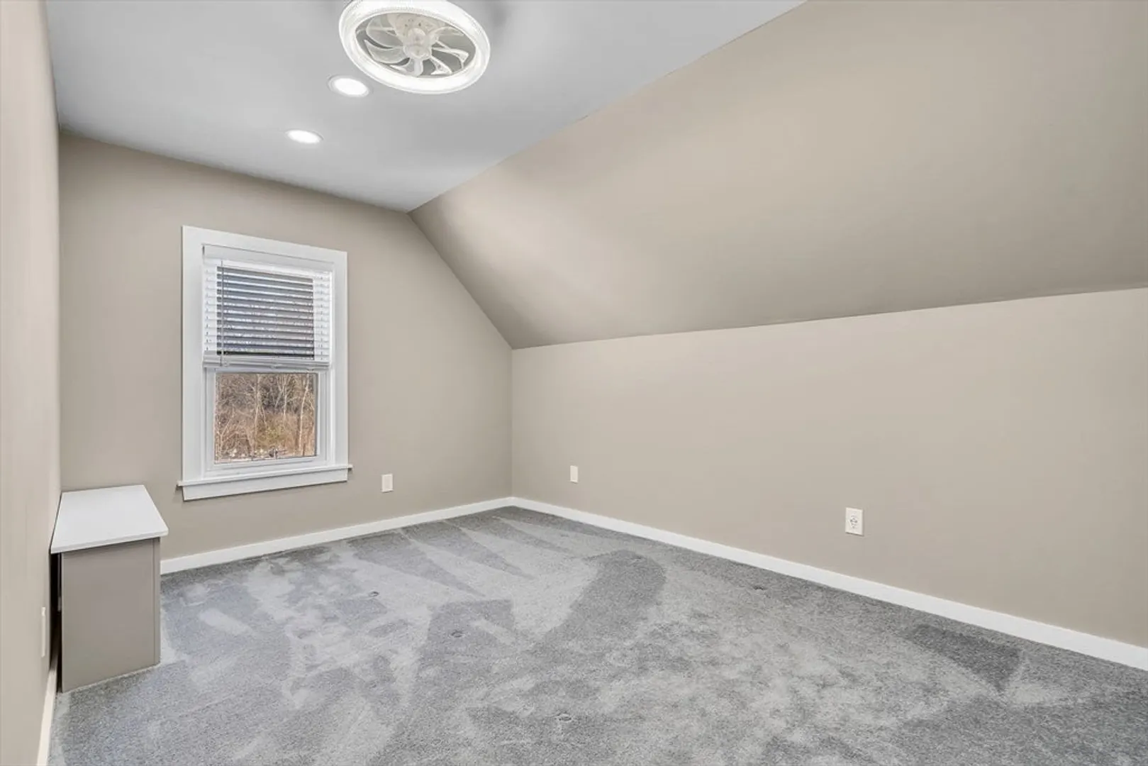 34 Pleasant St Photo 19