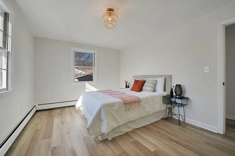10 Saratoga St Photo 22
