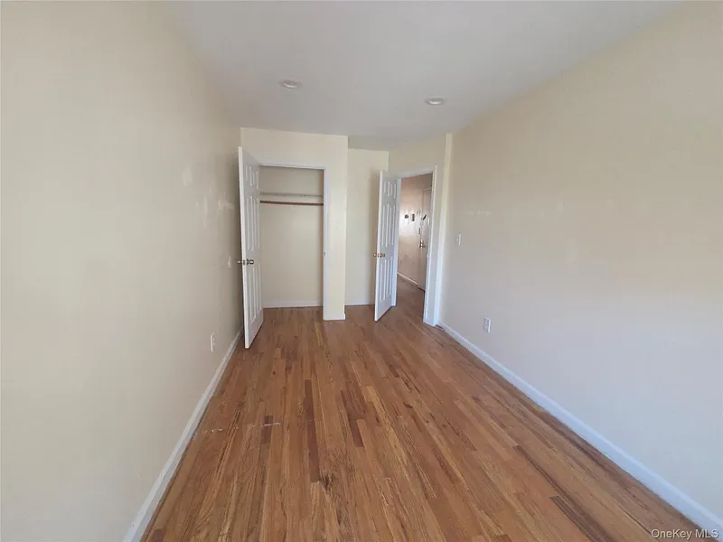 2471 B Crotona Avenue Photo 11