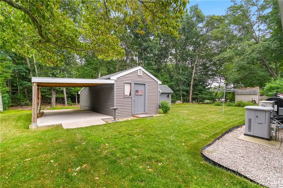 464 Gardiner Road #103 Photo 34