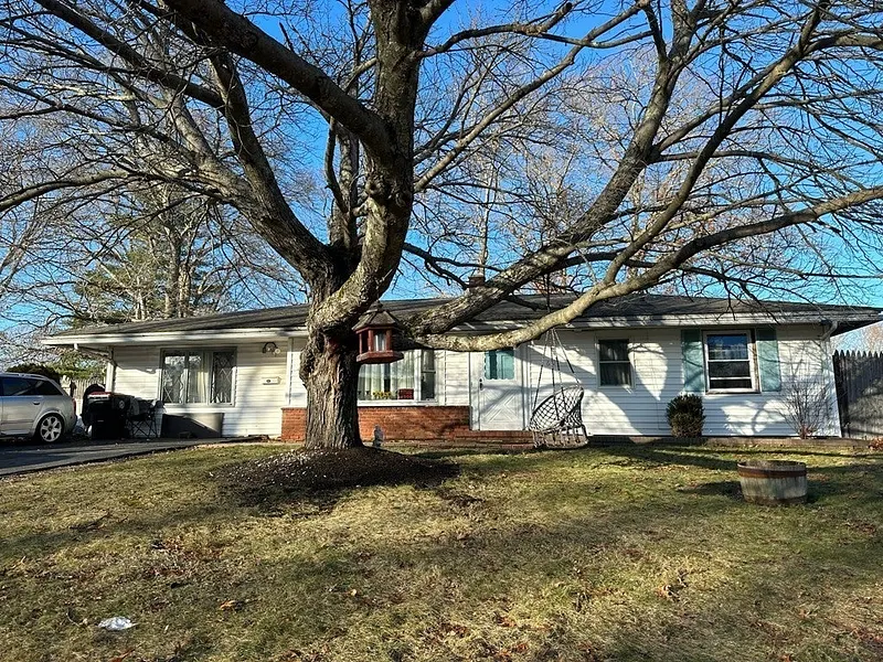 62 Royal Rd Photo 1