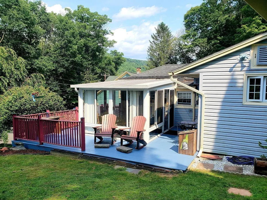28 Hampden St Photo 3