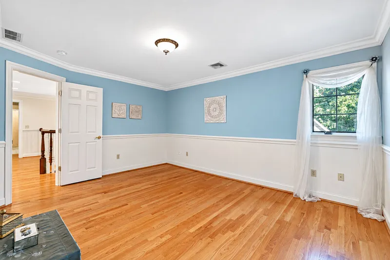 136 Long Lane Photo 31