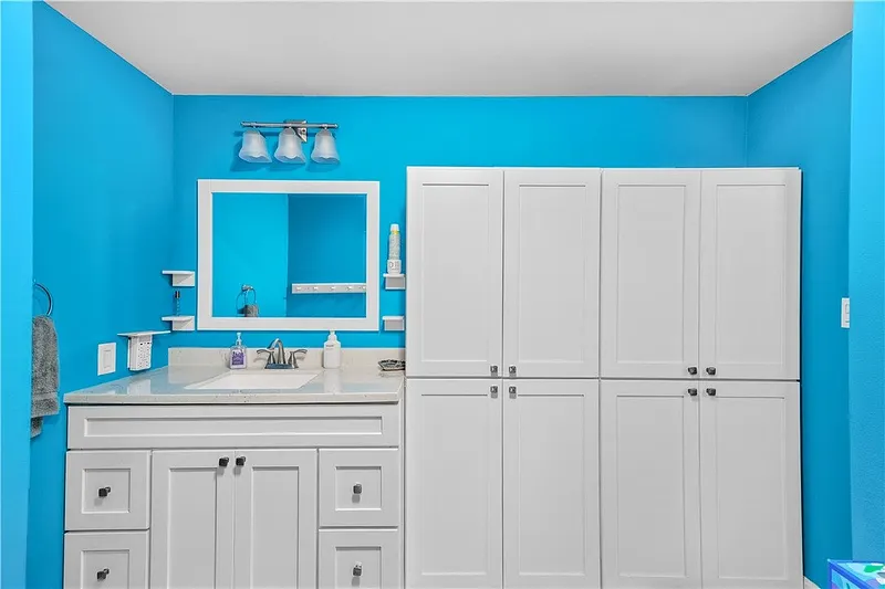 464 Gardiner Road #103 Photo 14