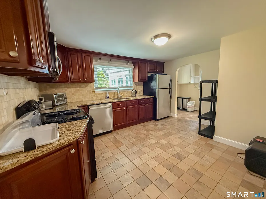1657 Farmington Avenue Photo 14