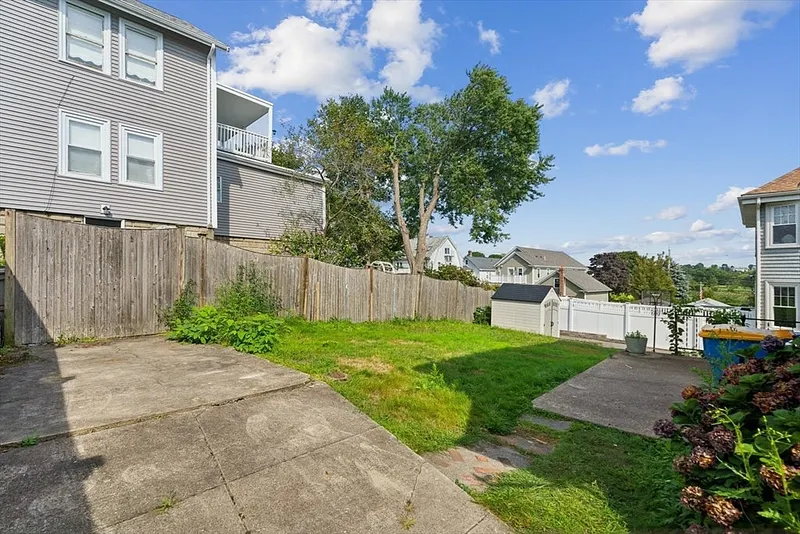 64 Bates Ave Photo 23