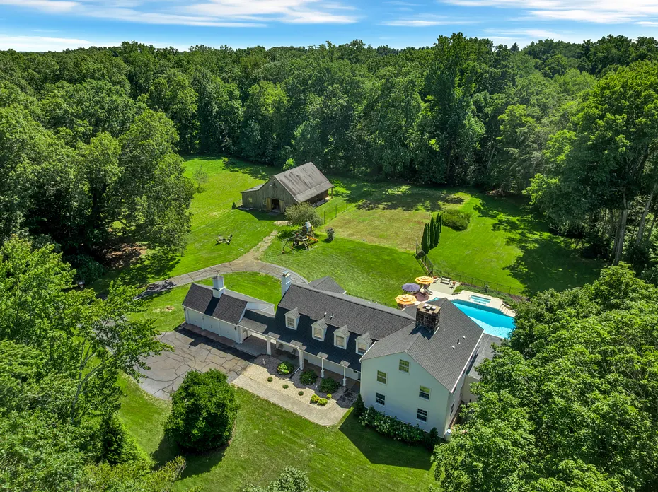 40 Brookhills Road Photo 23
