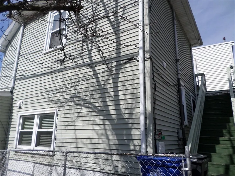 57 Bloomingdale St Photo 6