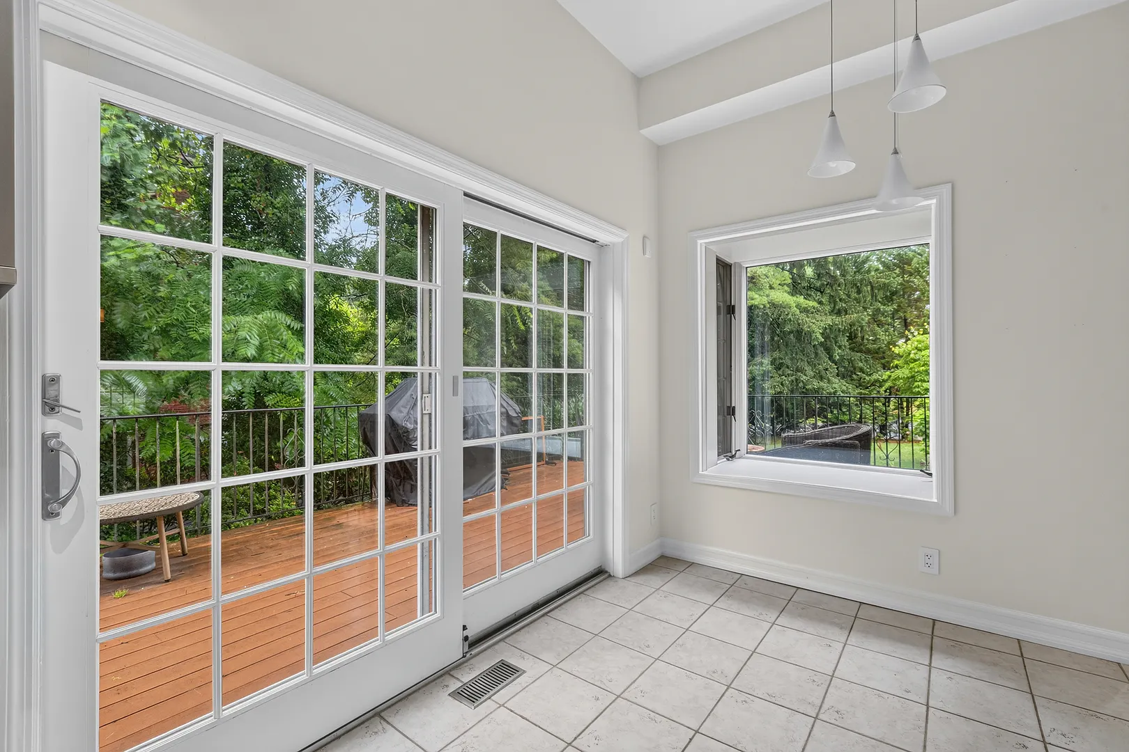 191 Beechmont Drive Photo 12