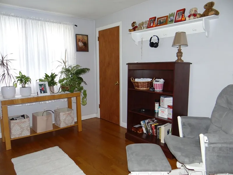 25 Marshall Ave Photo 18
