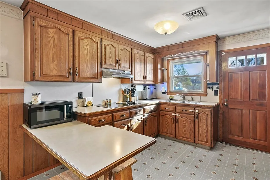 302 Field Street Photo 4