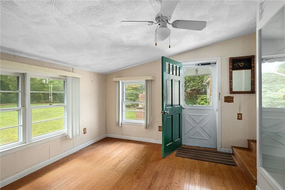 108 Longfellow Drive Photo 15