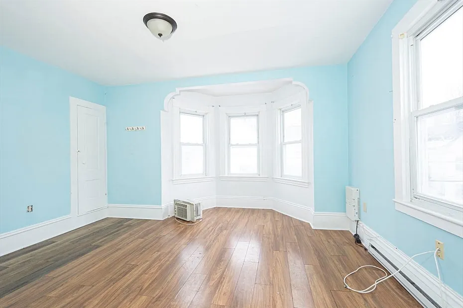 31 Neil  St. Photo 15