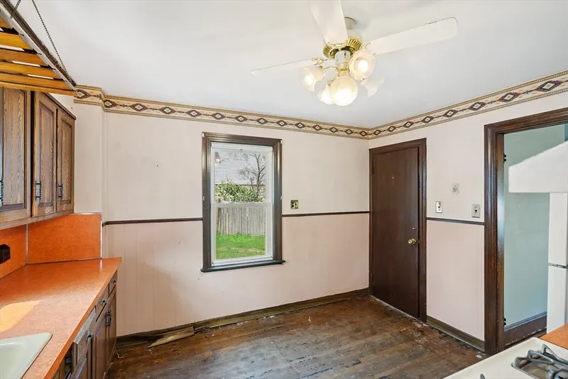 64 Bates Ave Photo 20