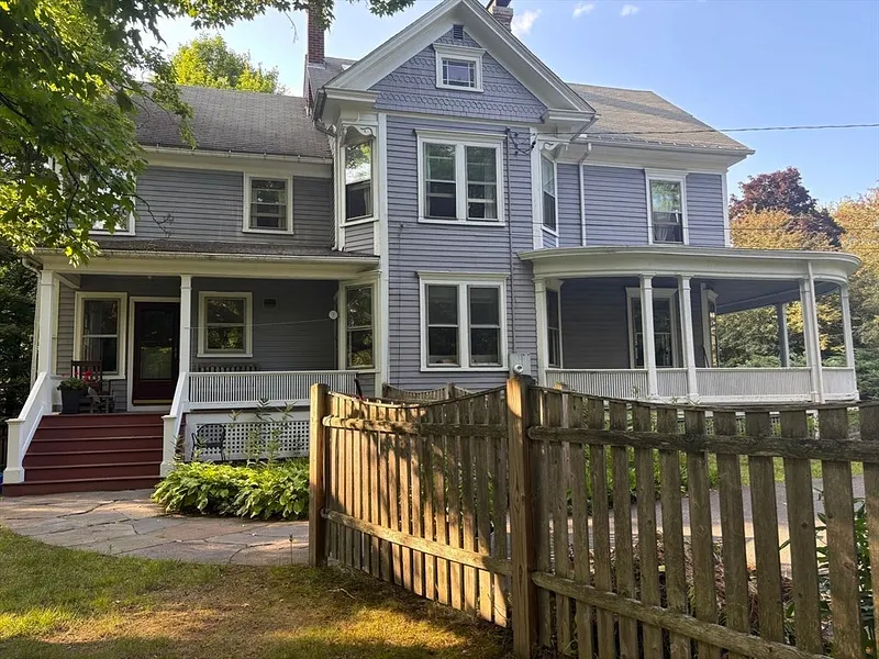 254 Lincoln Photo 2