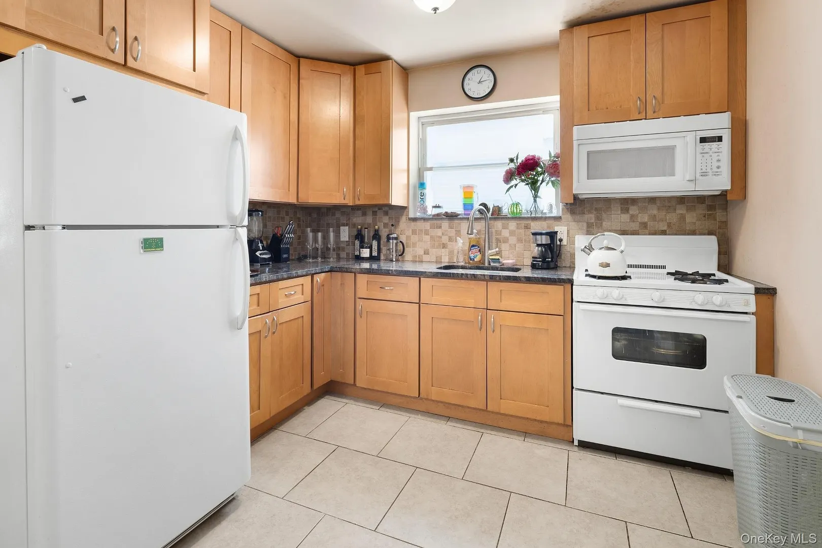 2562 Seymour Avenue Photo 29