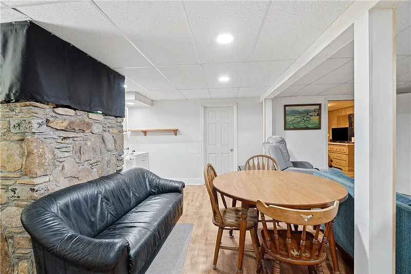 42 Charles Avenue Photo 23