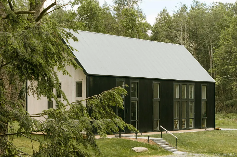 596 Perry Road Photo 6