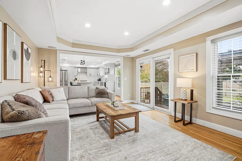 80 Third Avenue Photo 10