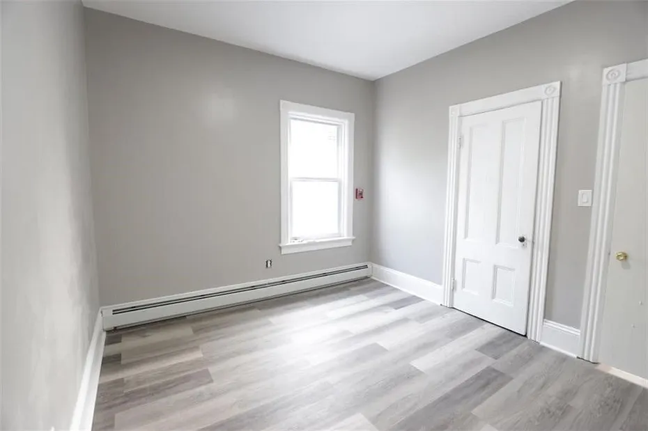 686 Broadway  #2R Photo 9